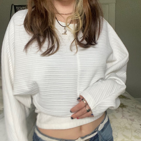 batwing sleeve white sweater - Picture 5 of 5